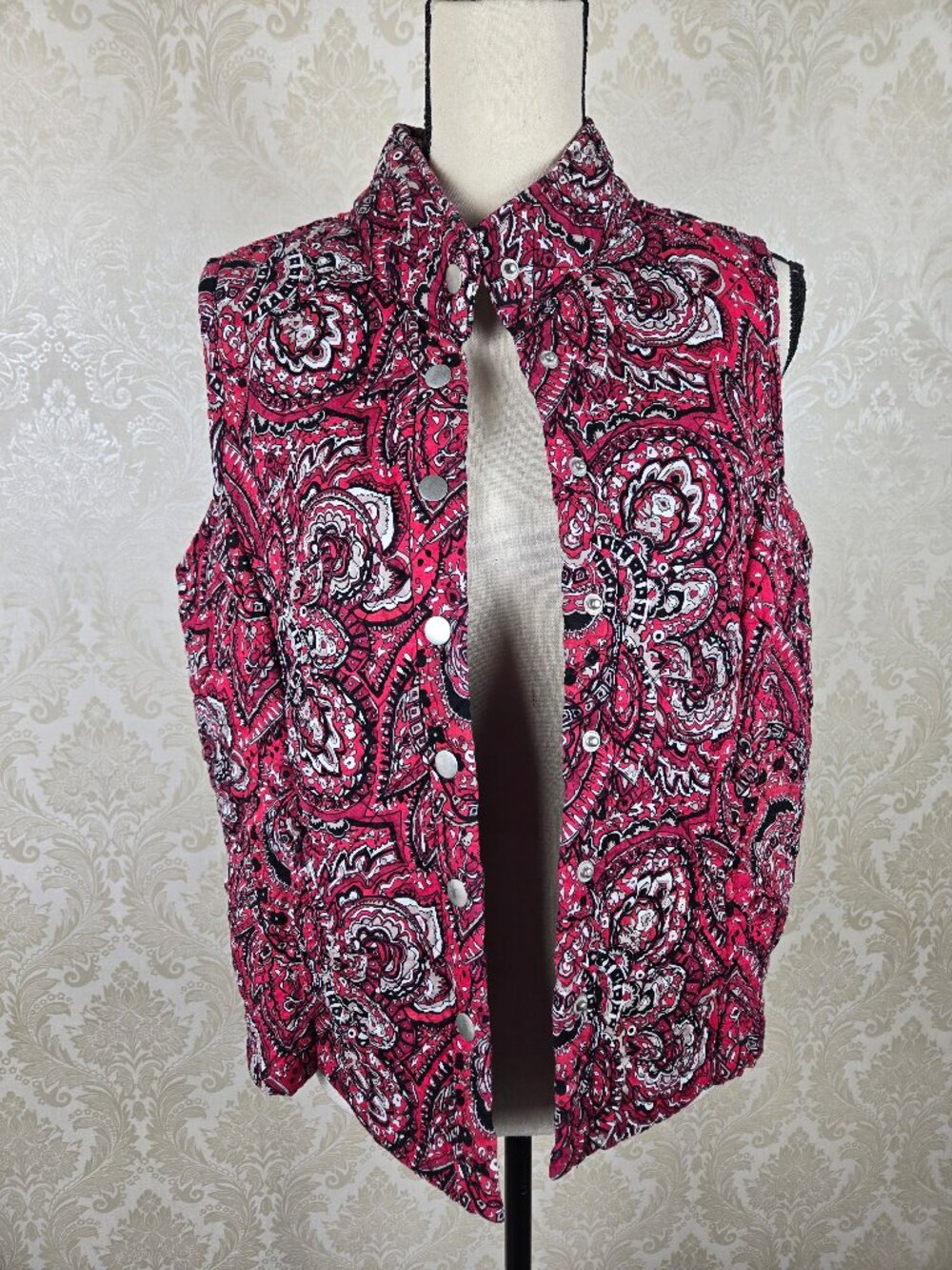 Rebecca Malone Sz Small Red White Paisley Quilted Vest Snap Front Closure Cotton